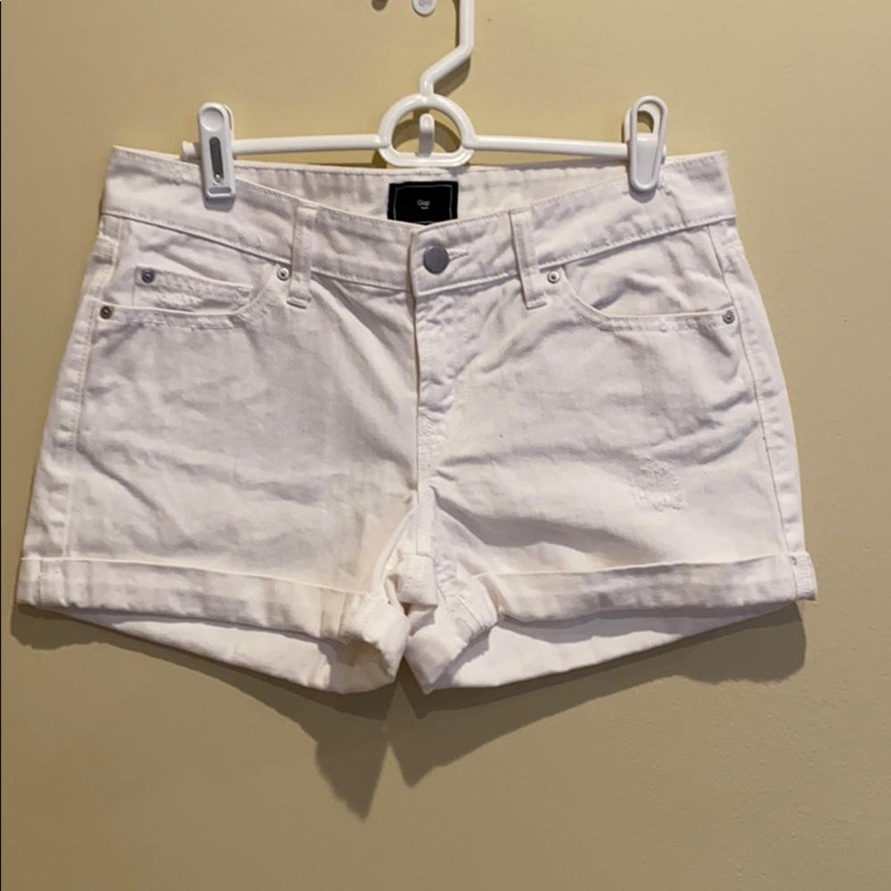 White gap jean shorts size 4/27